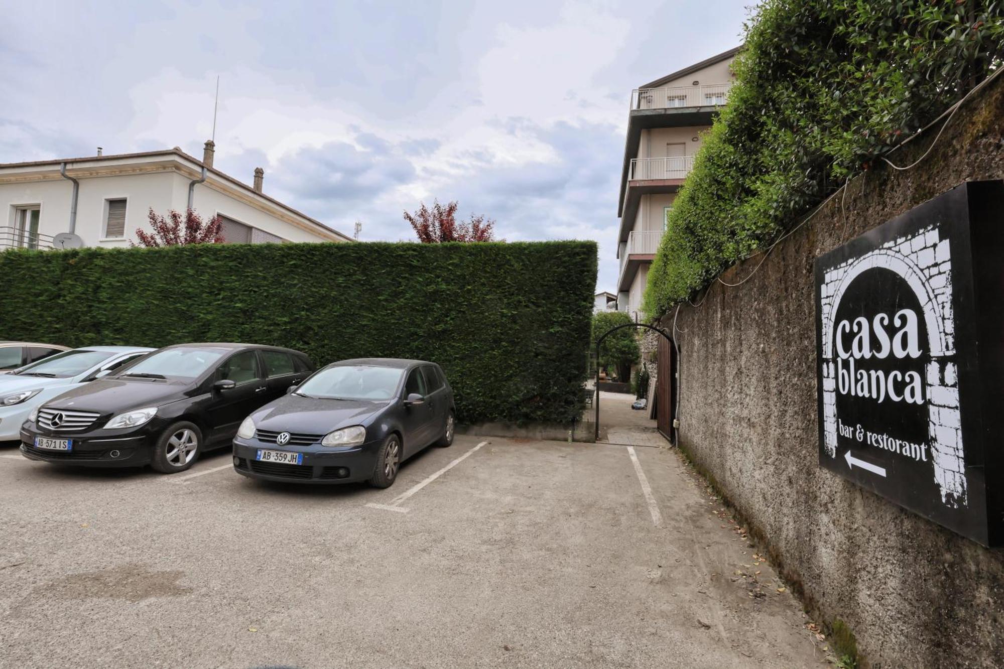 Vila Casablanca - Boutique Hotel & Restaurant Shkoder Exterior photo