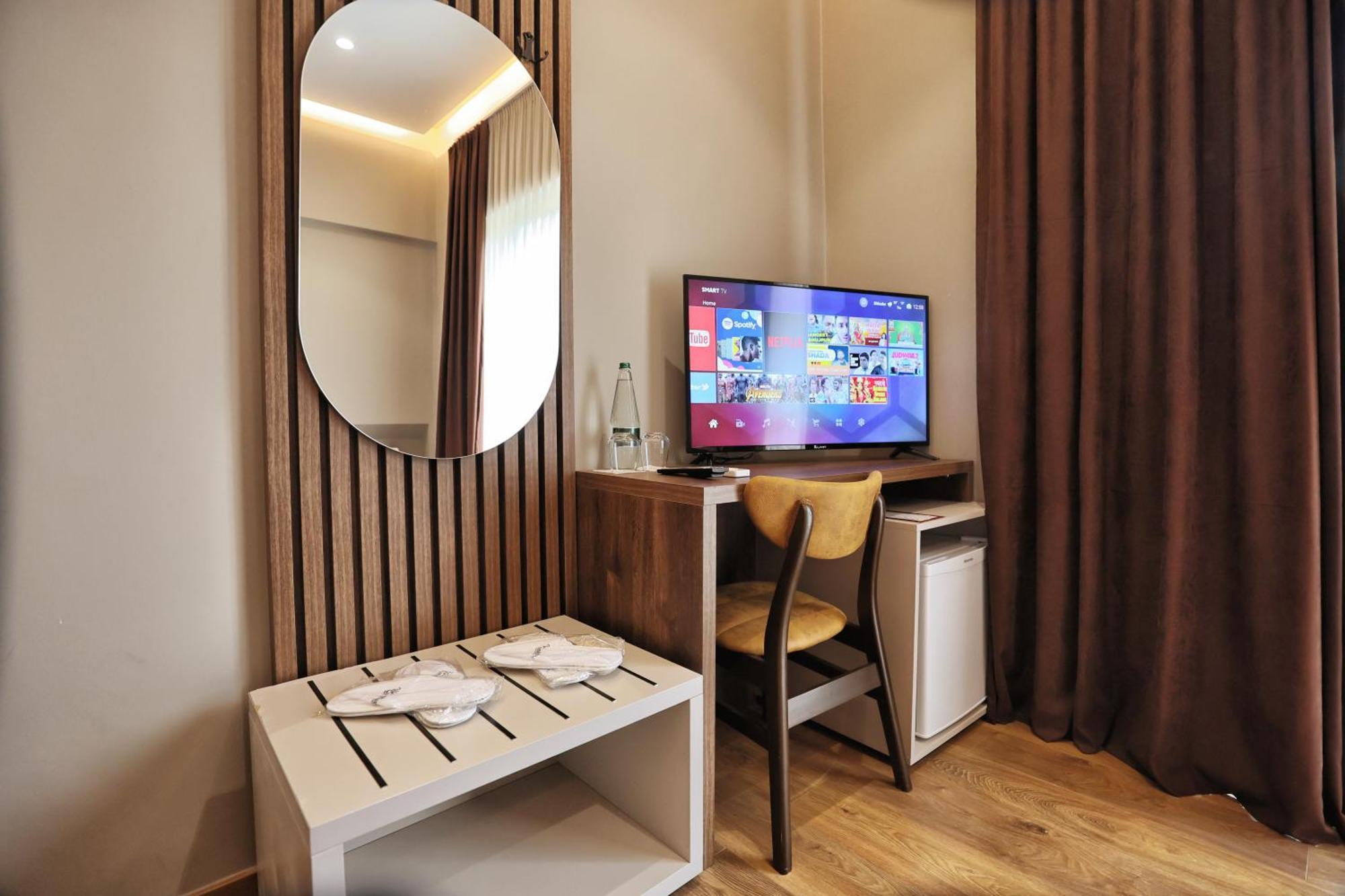 Vila Casablanca - Boutique Hotel & Restaurant Shkoder Exterior photo