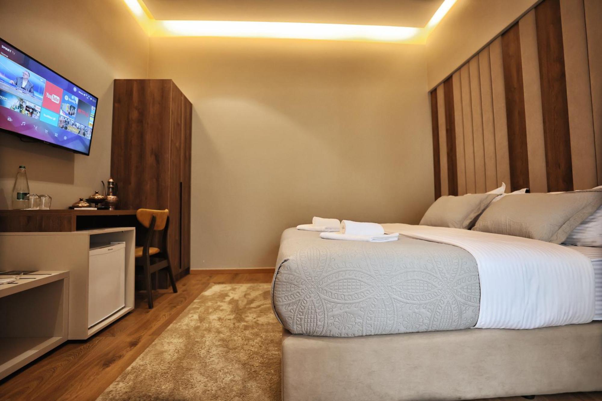 Vila Casablanca - Boutique Hotel & Restaurant Shkoder Exterior photo